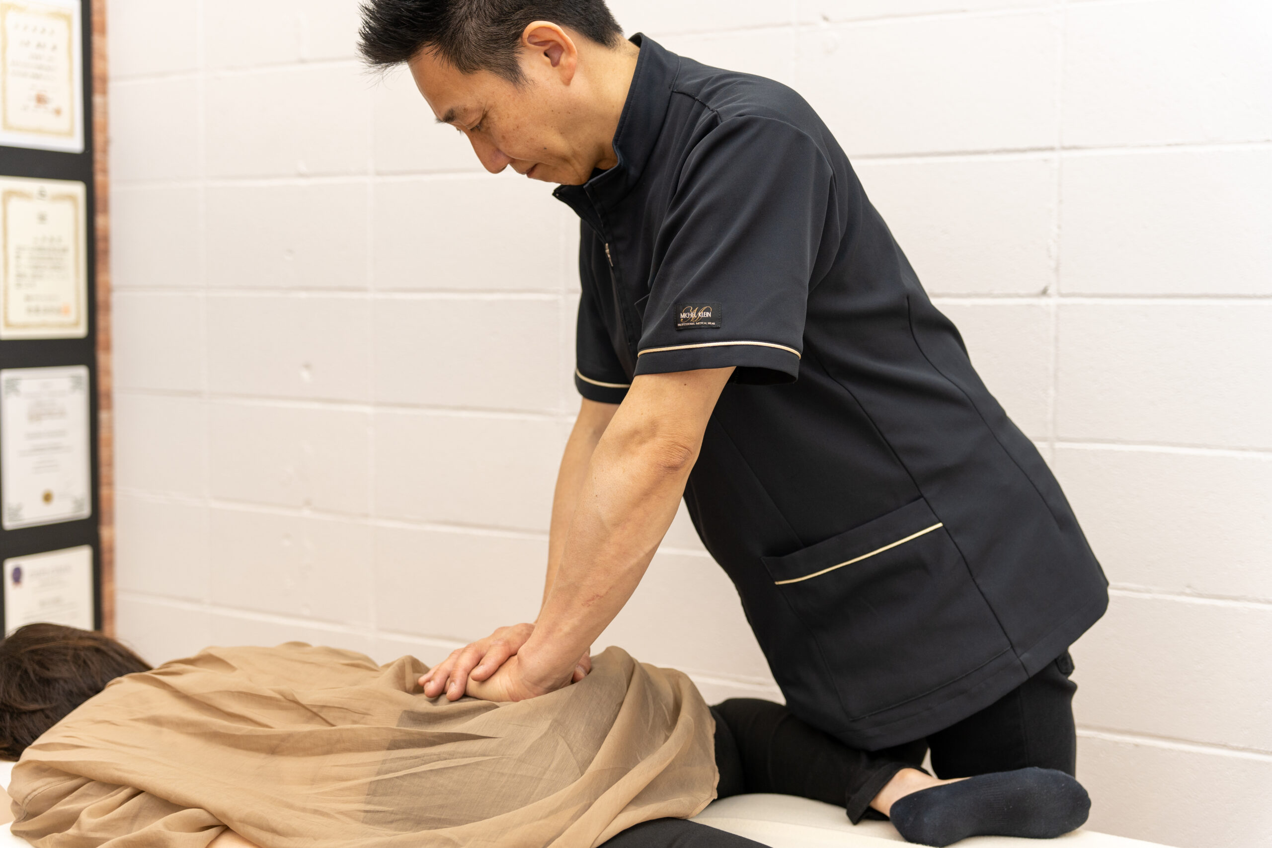 豊橋市で肩の痛みと寝姿勢の悩み 何十年の習慣を変えた整体の実例