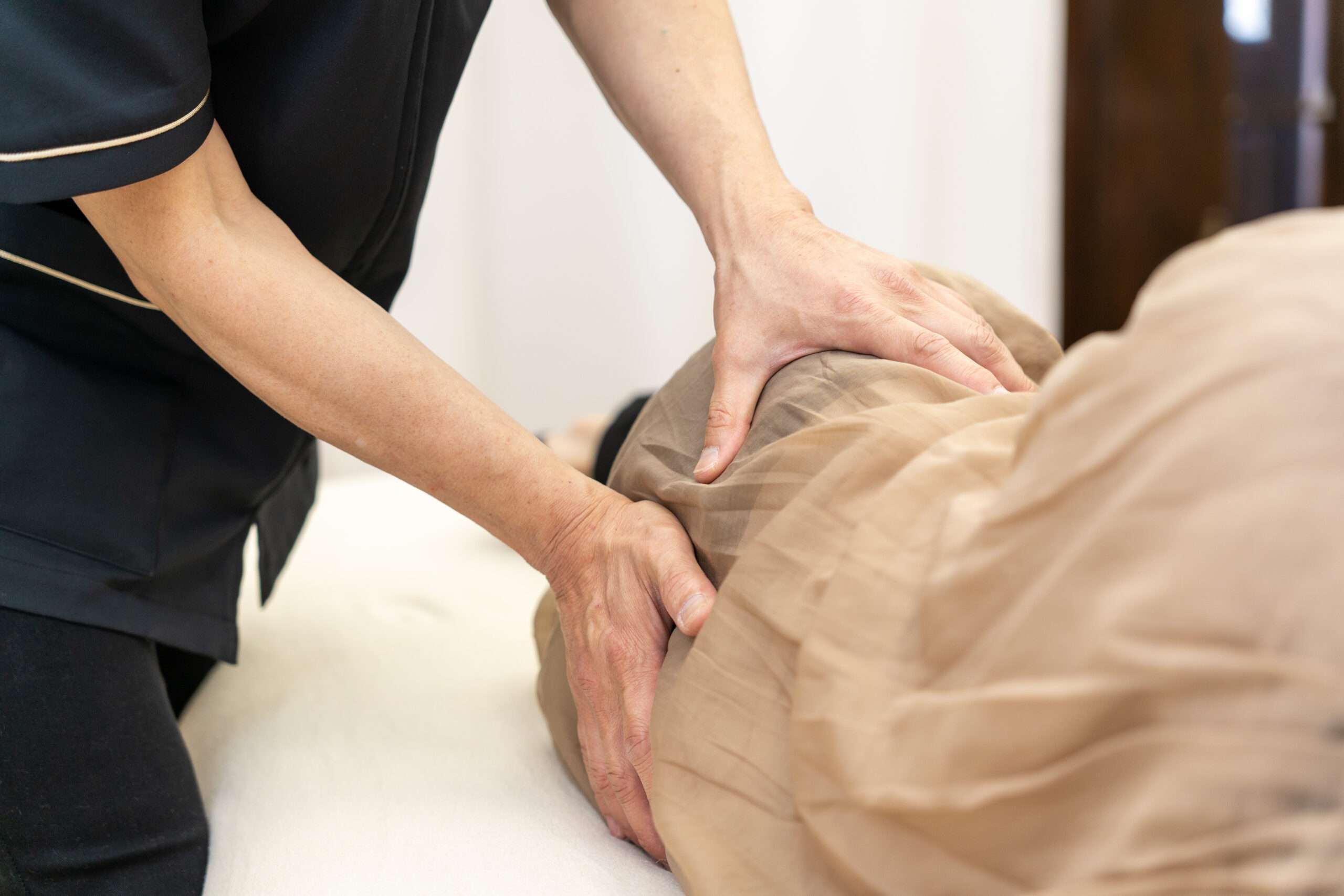 豊橋で腰痛改善 起き上がる時の痛みを根本から解消する整体